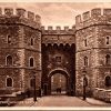 Henry VIII Gateway Windsor Castle Vintage Postcard DB Unposted - Suthern Picker