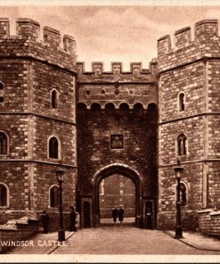Henry VIII Gateway Windsor Castle Vintage Postcard DB Unposted - Suthern Picker