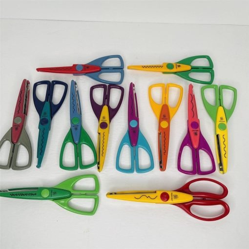 Lot Of 30 Paper Edgers Scissors For Scrapbooking Paper Shapers Provo Craft - Suthern Picker