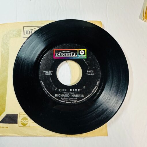 Richard Harris 45 RPM Vinyl The Hive / Thats The Way It Was Dunhill ABC Records - Image 3