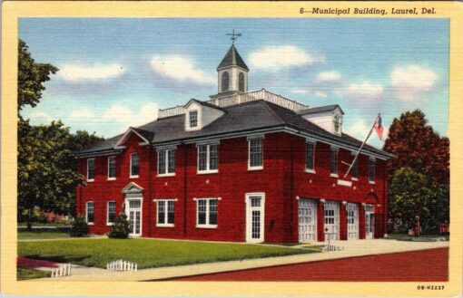 Vintage Postcard Municipal Building Laurel Del Genuine Curteich Chicago Linen